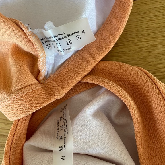 Cheeky peach colour bikini. - Picture 4 of 4